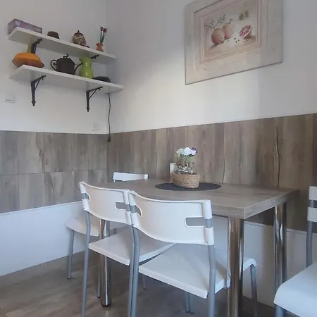 Pod Lasem Apartment *